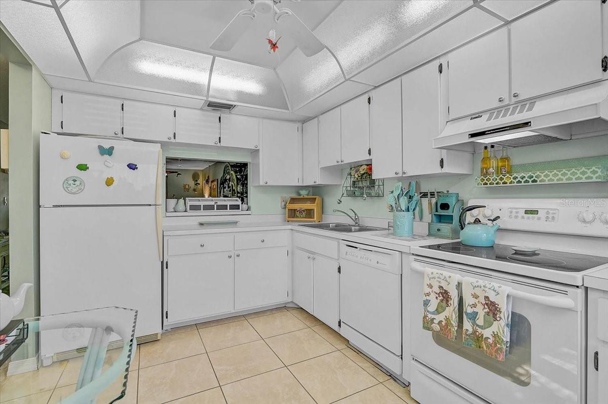 Image 5 of 35 For 93 Boundary Boulevard 303