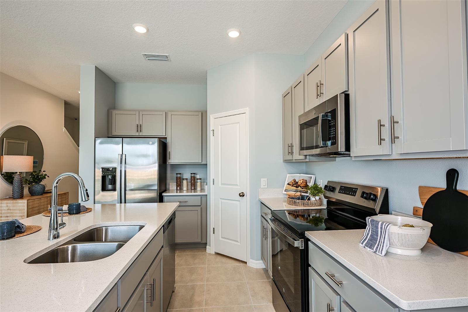 Image 5 of 37 For 7603 Waterscape Drive