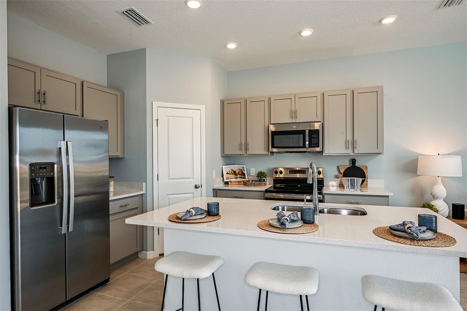 Image 6 of 37 For 7603 Waterscape Drive