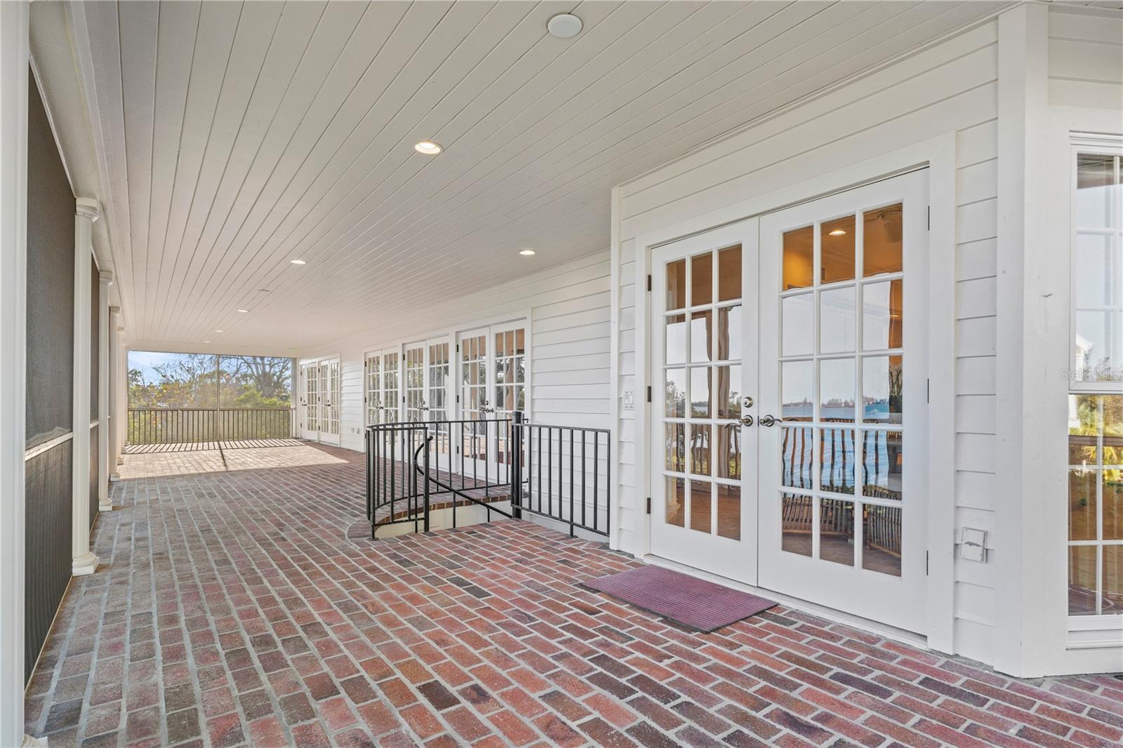 Image 22 of 50 For 41 Tidy Island Boulevard