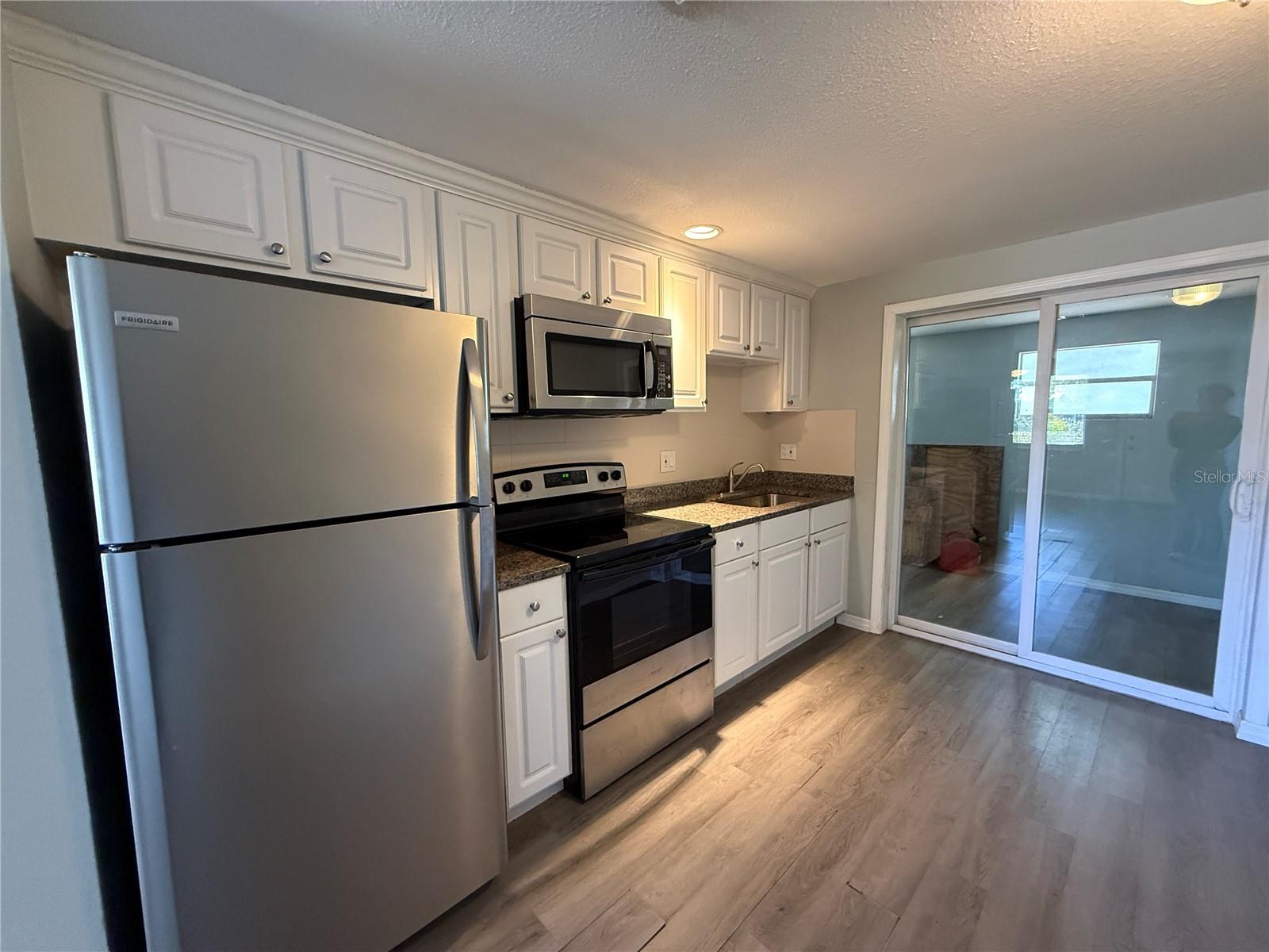 Image 4 of 14 For 350 Elmstreet Court C