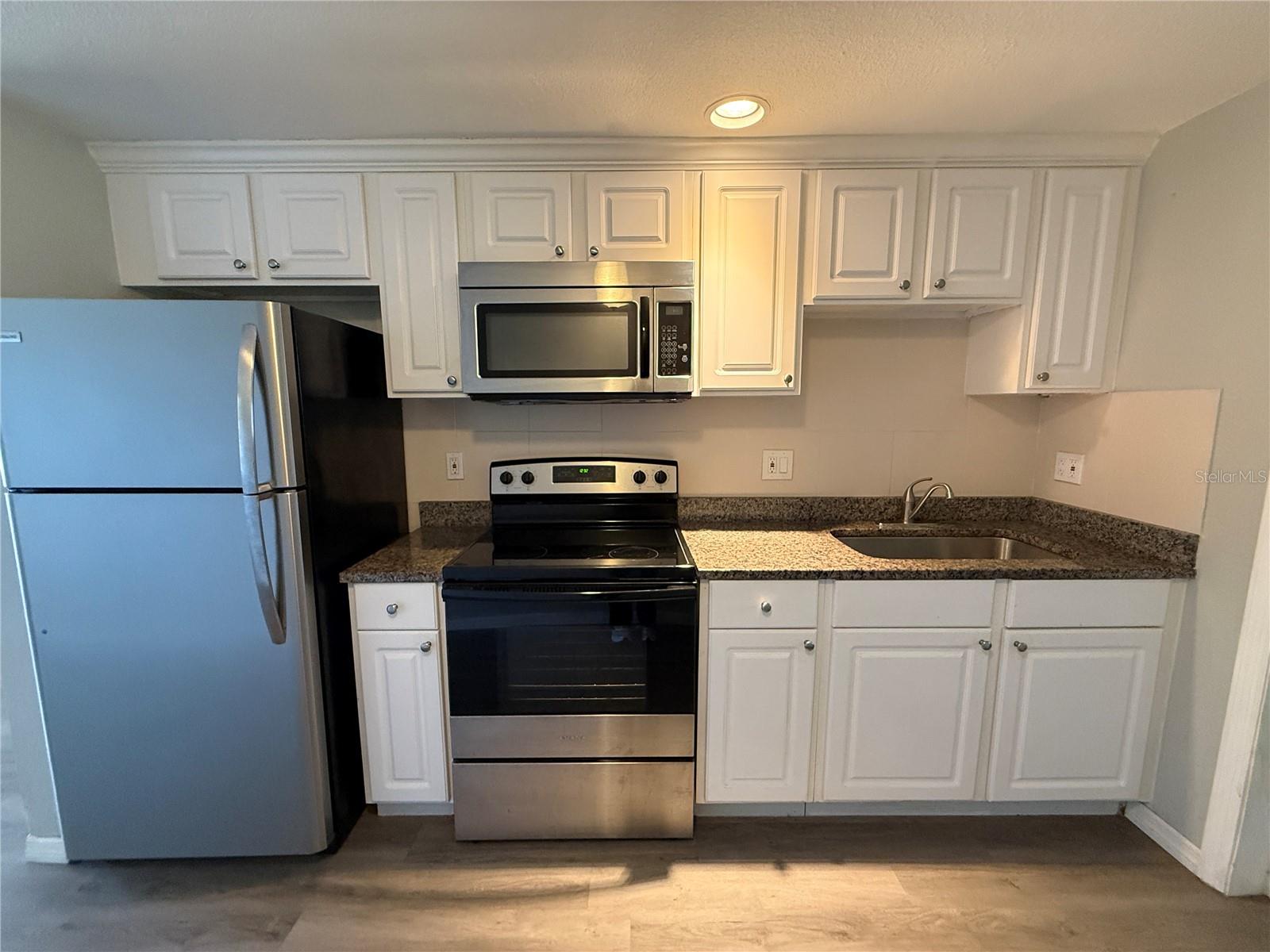 Image 5 of 14 For 350 Elmstreet Court C