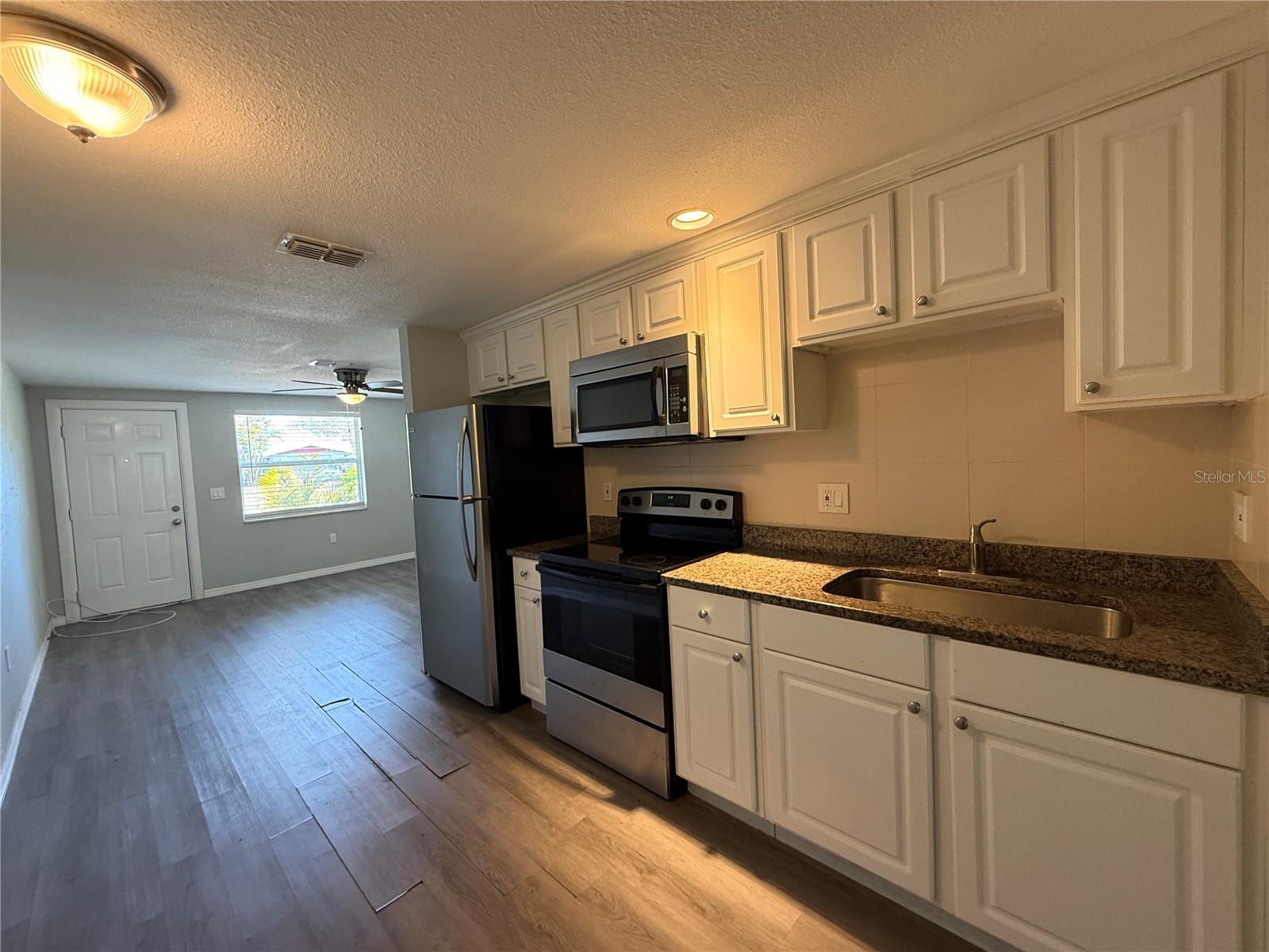 Image 6 of 14 For 350 Elmstreet Court C