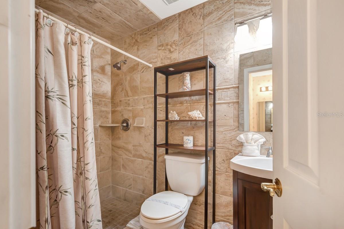 Image 16 of 29 For 4001 Gulf Drive 108