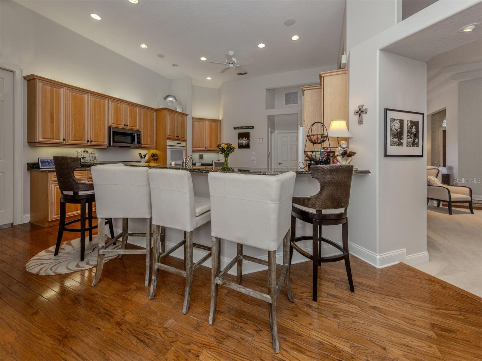 Listing photo id 9 for 444 Tremingham Way