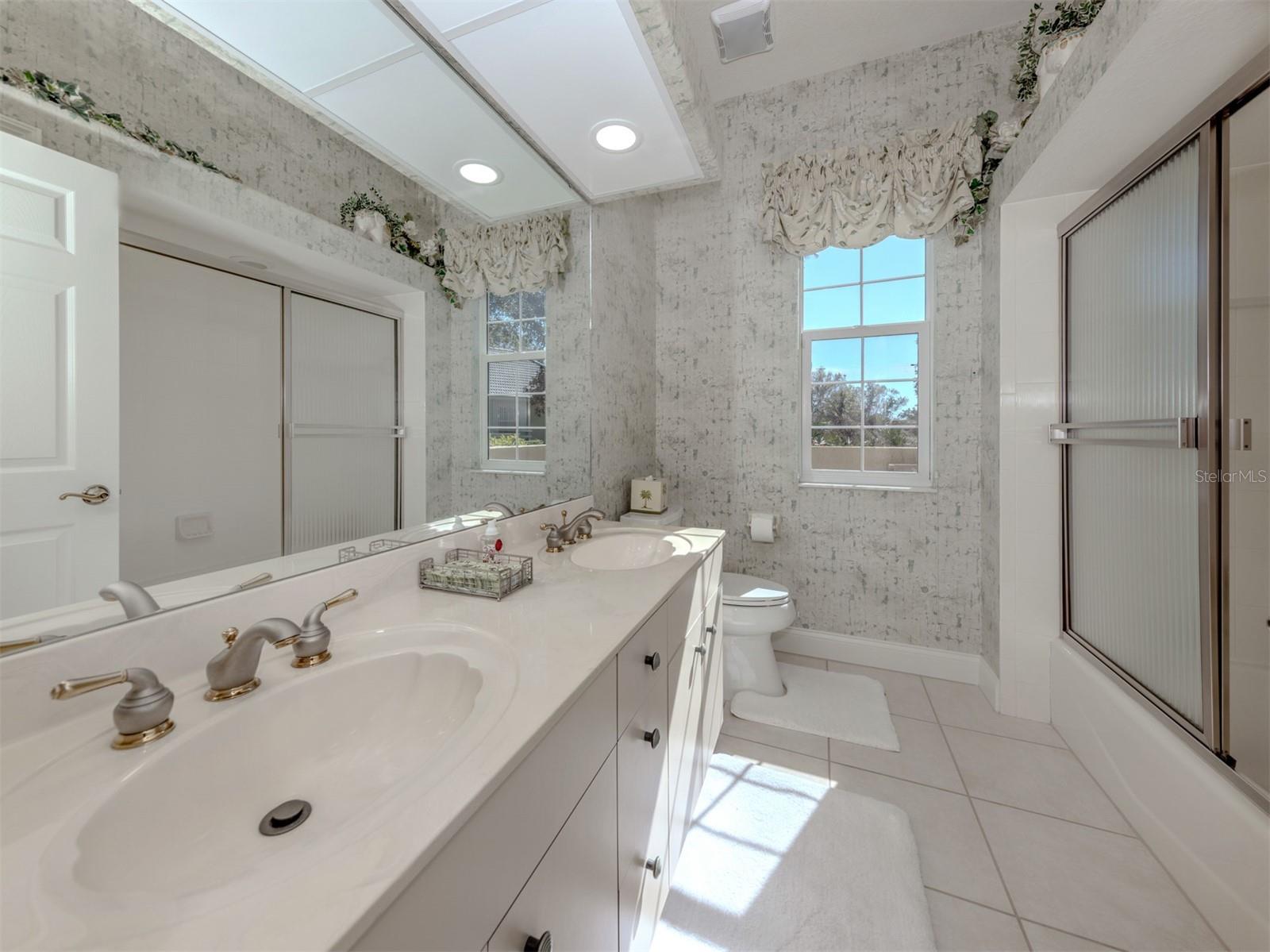 Listing photo id 19 for 444 Tremingham Way