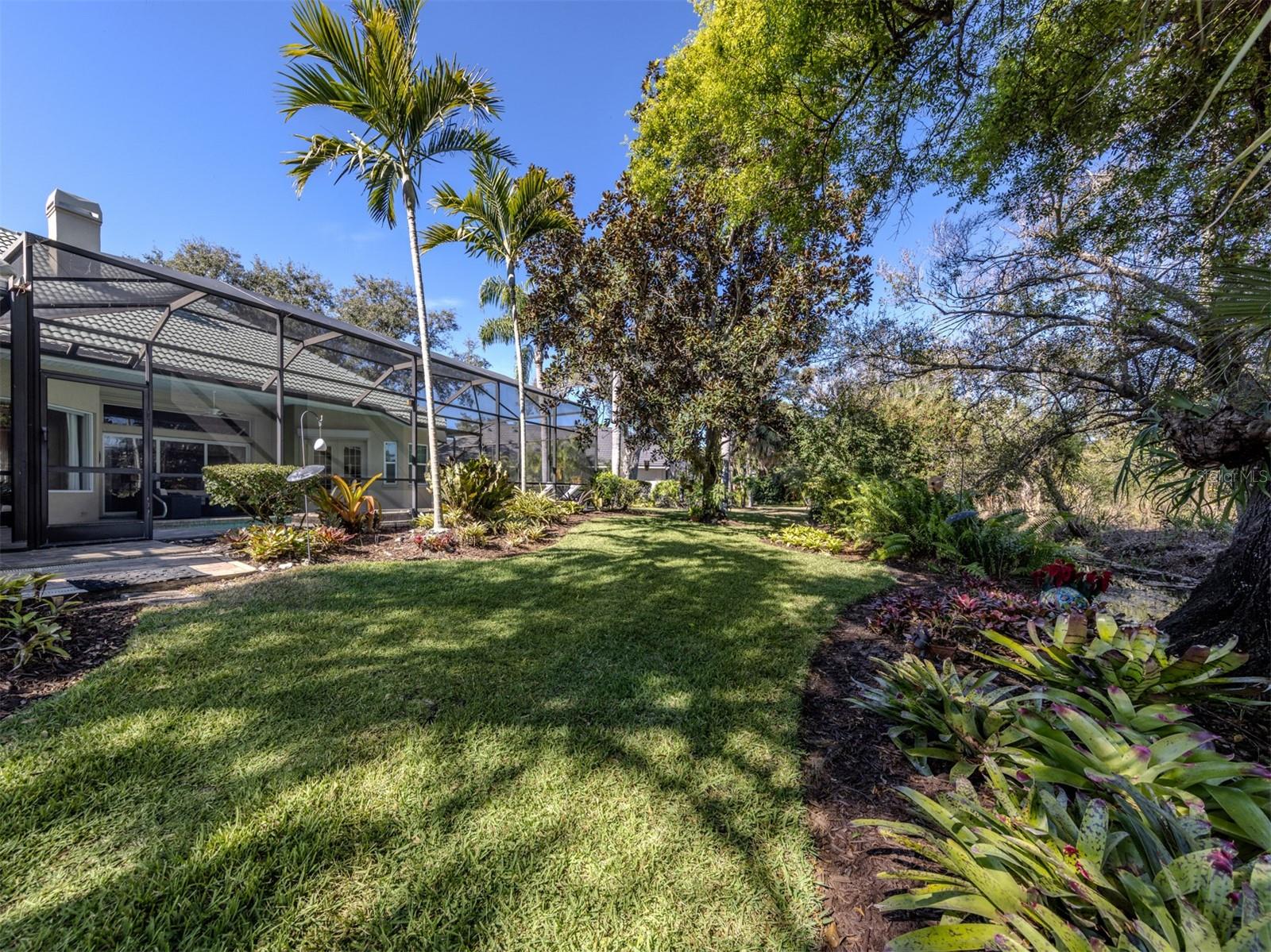 Listing photo id 30 for 444 Tremingham Way