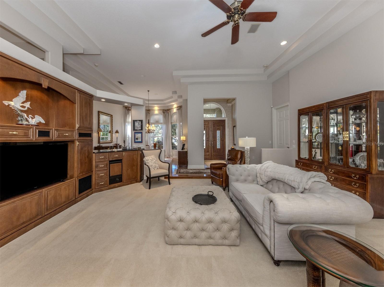 Listing photo id 6 for 444 Tremingham Way