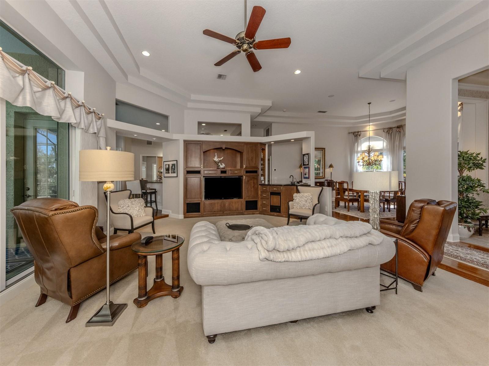 Listing photo id 7 for 444 Tremingham Way