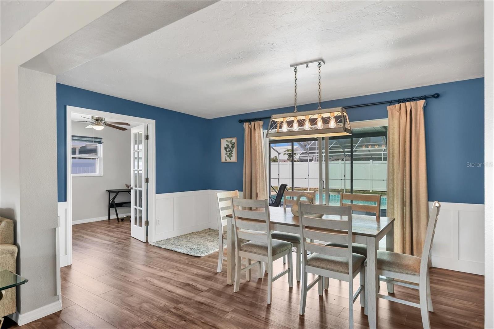 Image 20 of 43 For 3425 Fairview Drive