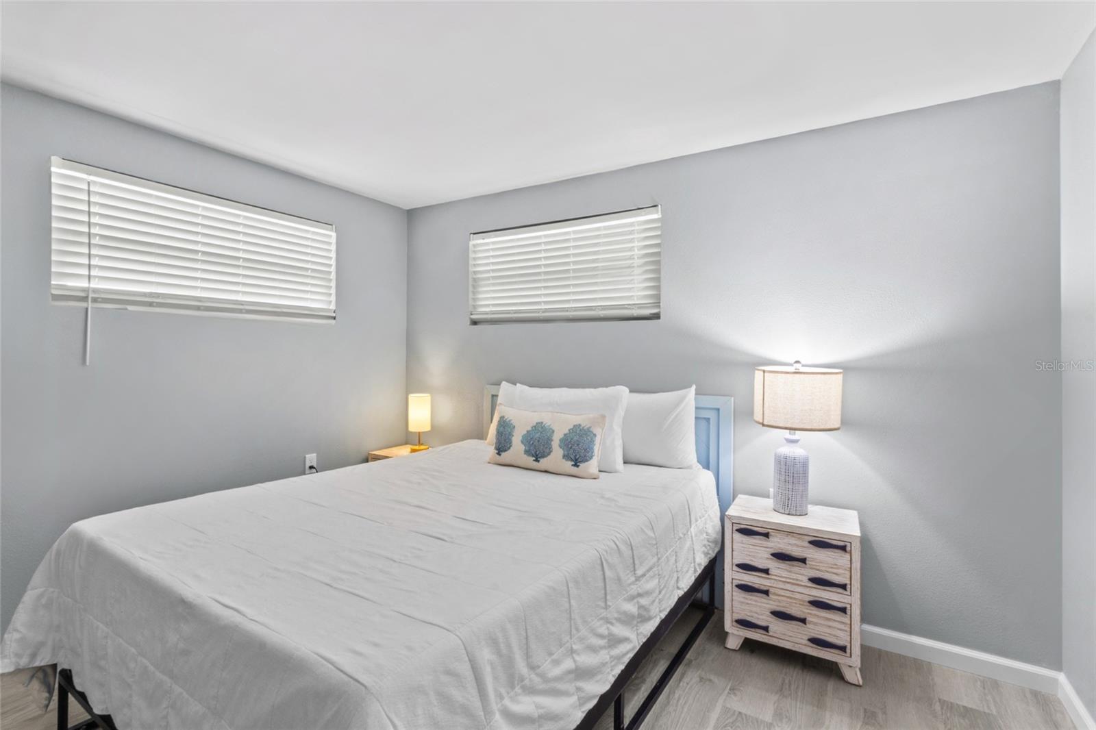 Image 17 of 43 For 690 Fox Street