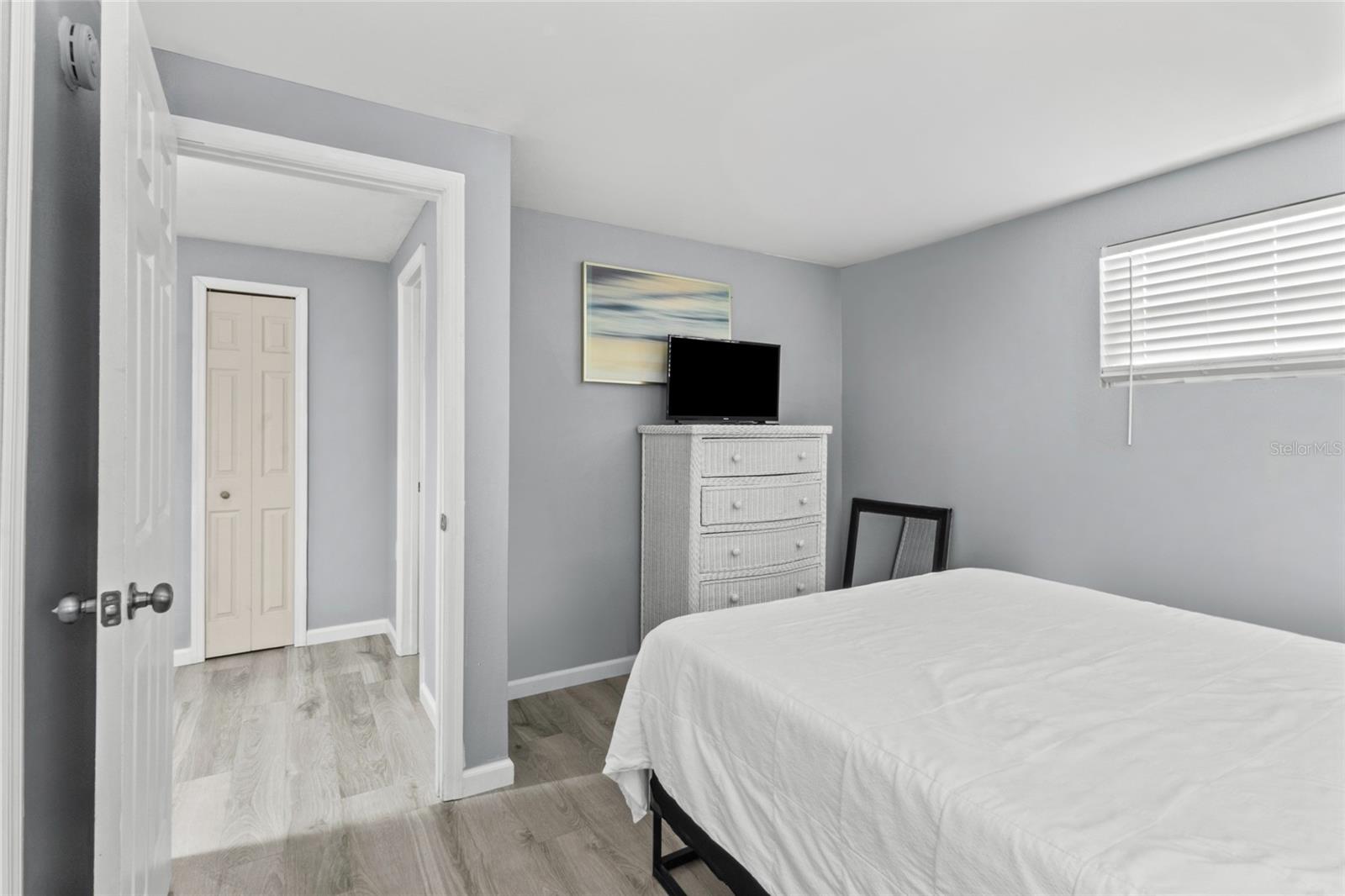 Image 18 of 43 For 690 Fox Street