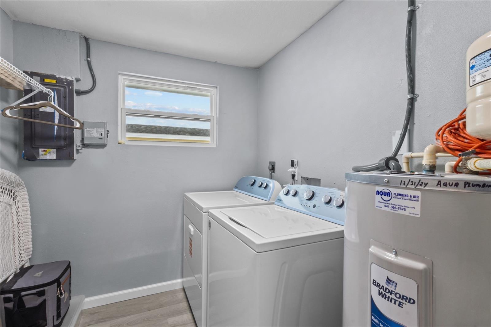 Image 21 of 43 For 690 Fox Street