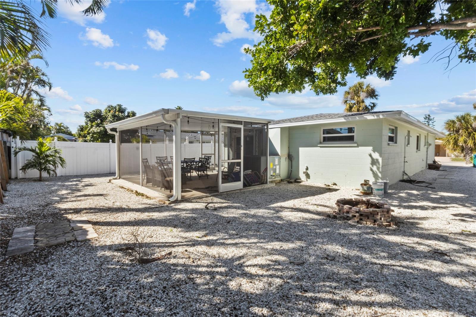 Image 24 of 43 For 690 Fox Street