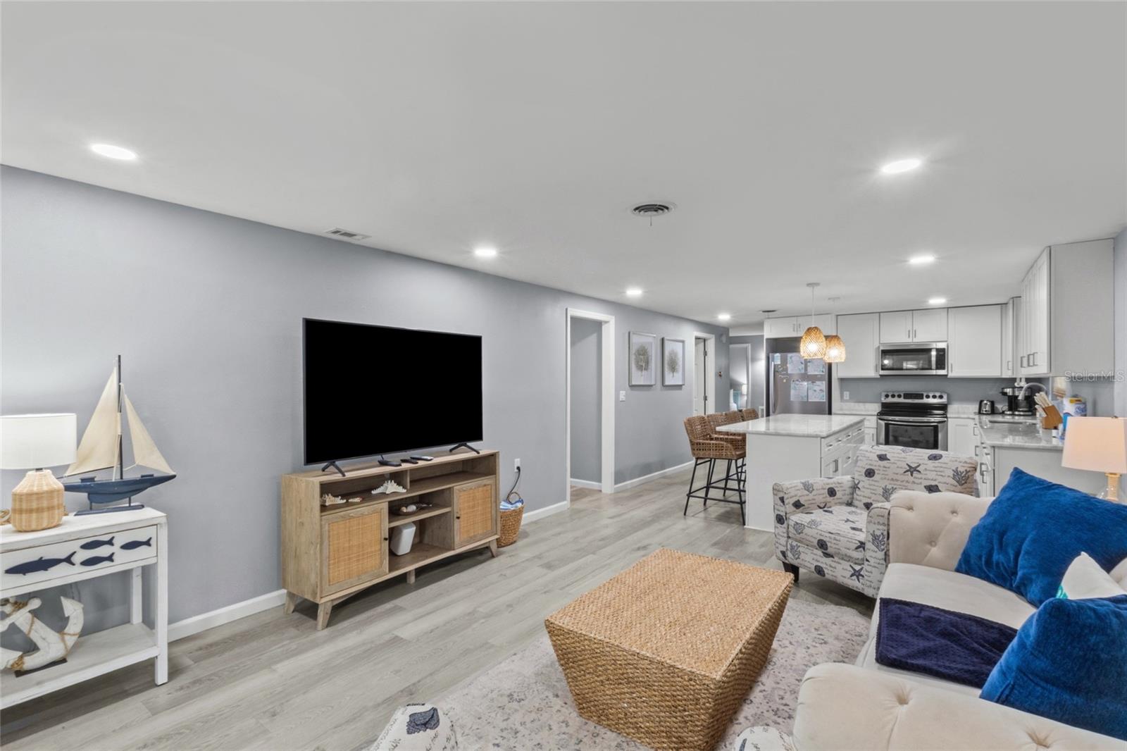 Image 7 of 43 For 690 Fox Street