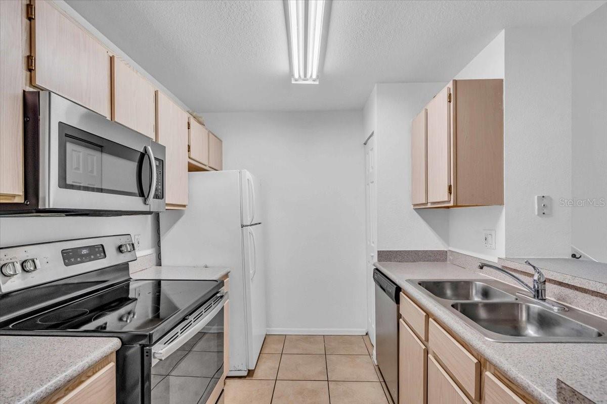 Image 10 of 26 For 7405 Vista Way 202