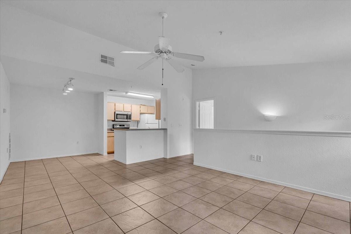 Image 6 of 26 For 7405 Vista Way 202