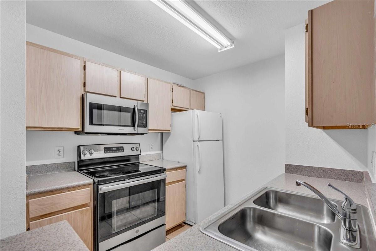 Image 9 of 26 For 7405 Vista Way 202