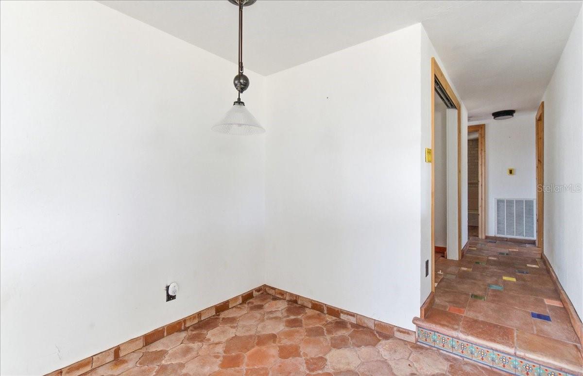 Image 32 of 51 For 834 Jungle Queen Way