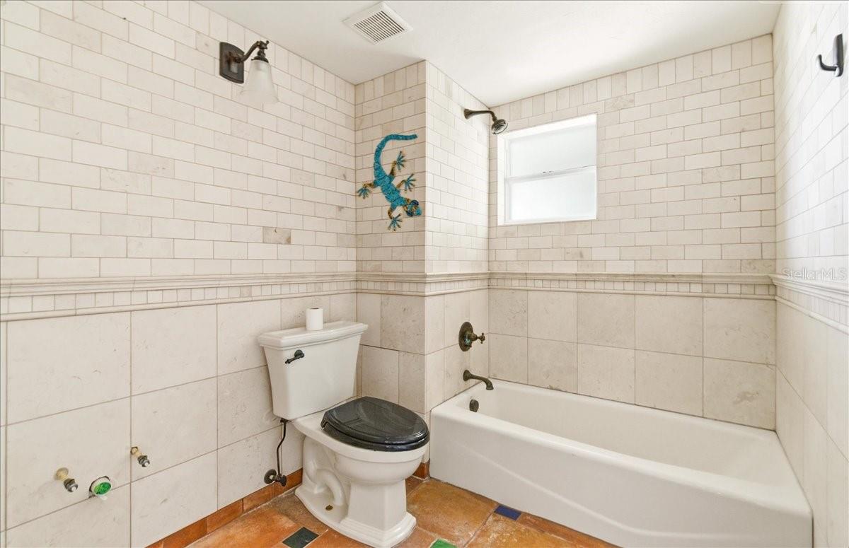 Image 36 of 51 For 834 Jungle Queen Way