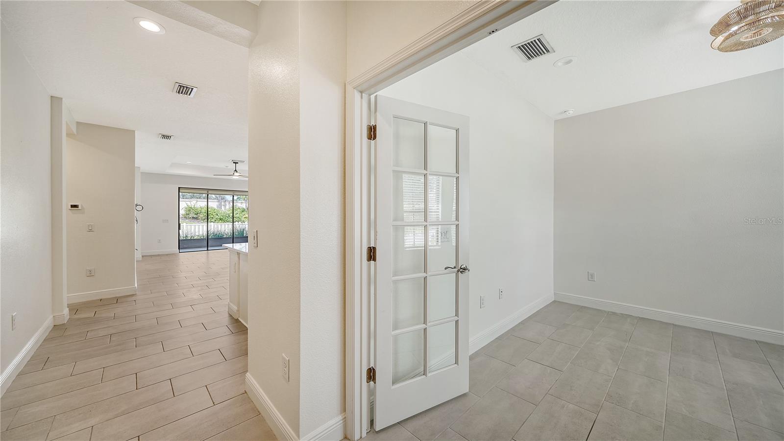 Image 13 of 32 For 220 Capriana Court