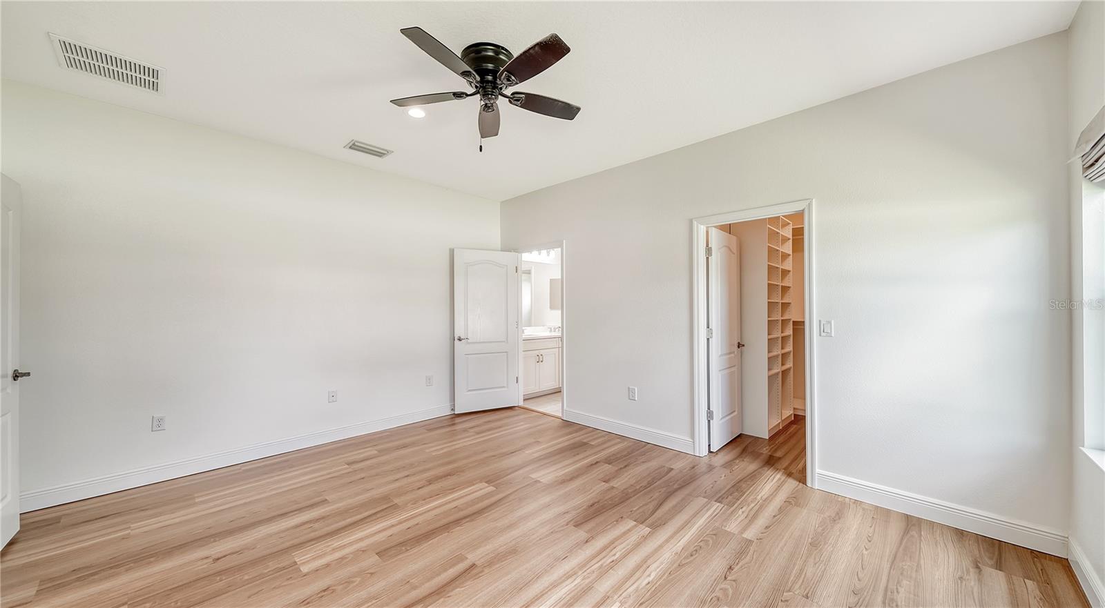 Image 16 of 32 For 220 Capriana Court