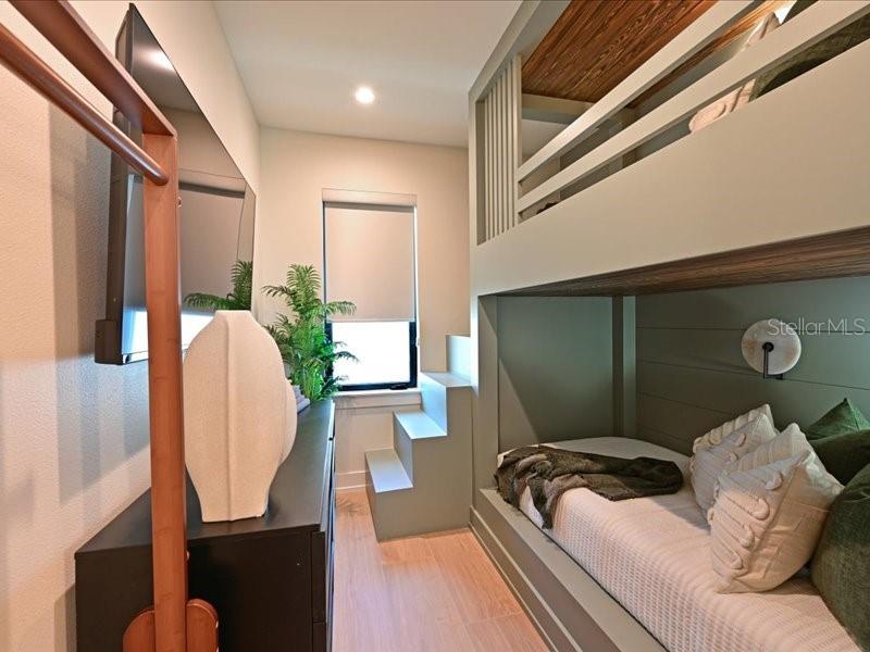 Image 23 of 76 For 111 Palmetto Avenue