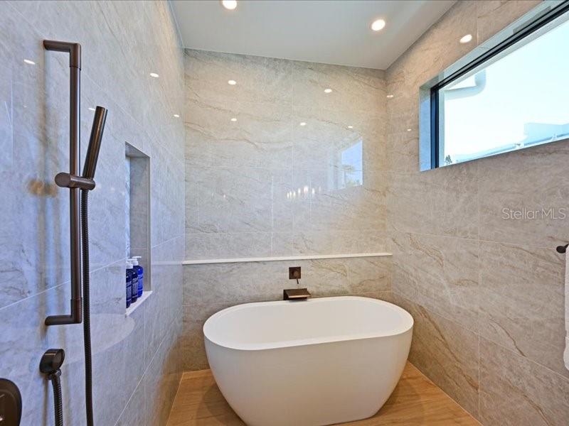 Image 29 of 76 For 111 Palmetto Avenue