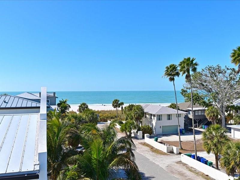 Image 4 of 76 For 111 Palmetto Avenue