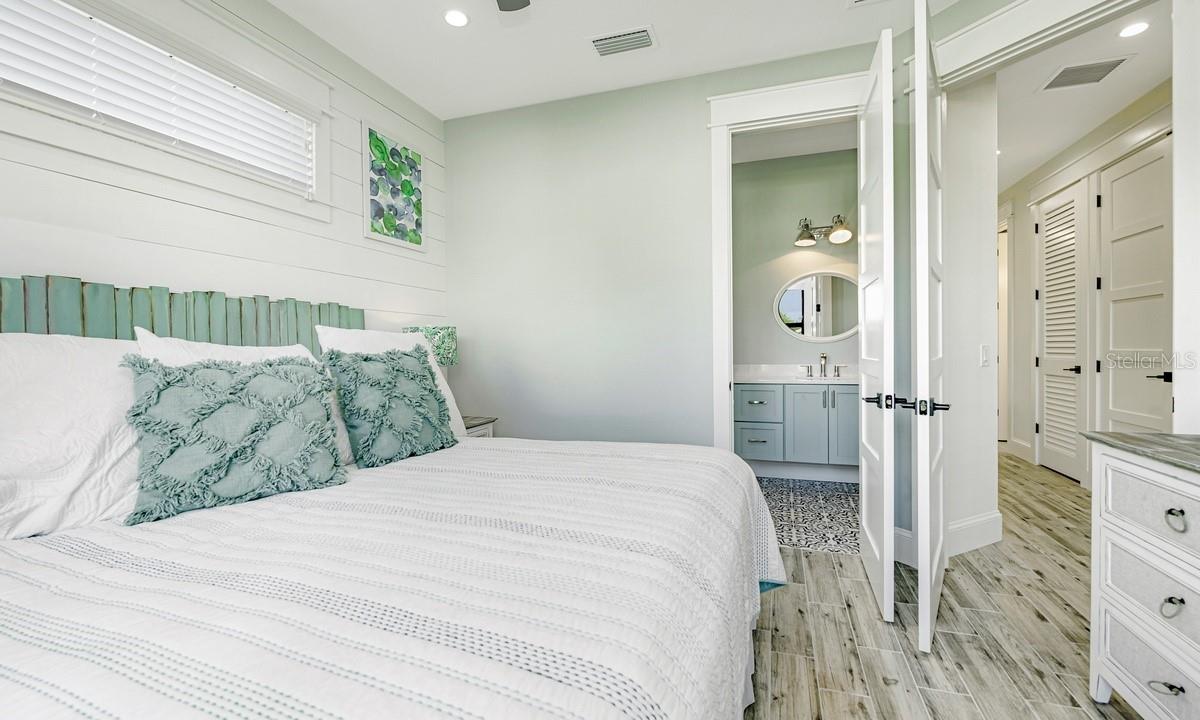 Image 33 of 63 For 2200 Avenue B