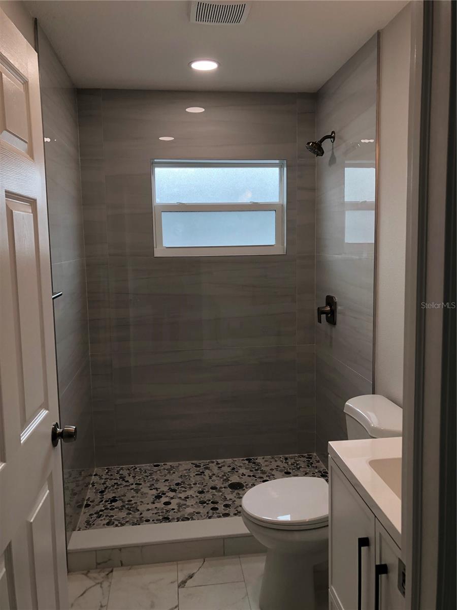 Image 11 of 25 For 345 Parkland Avenue