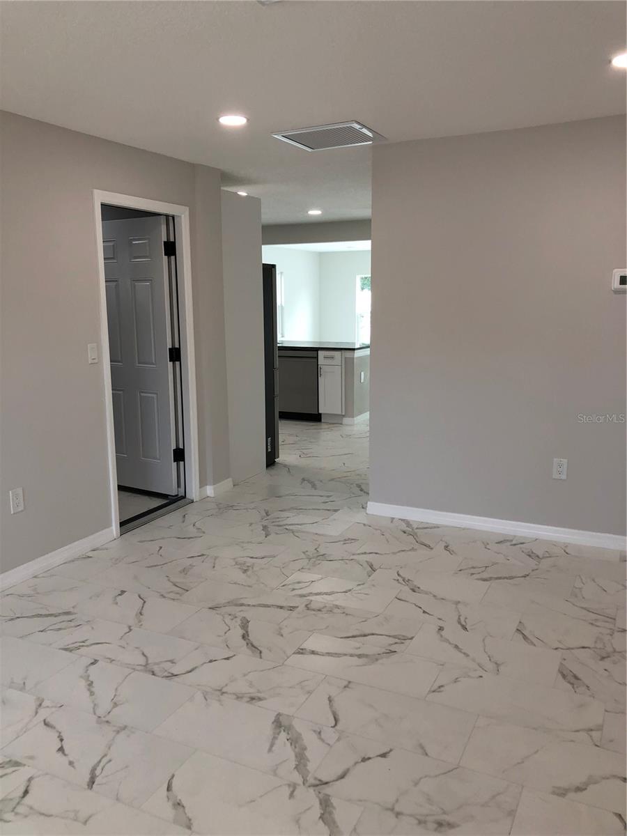 Image 16 of 25 For 345 Parkland Avenue