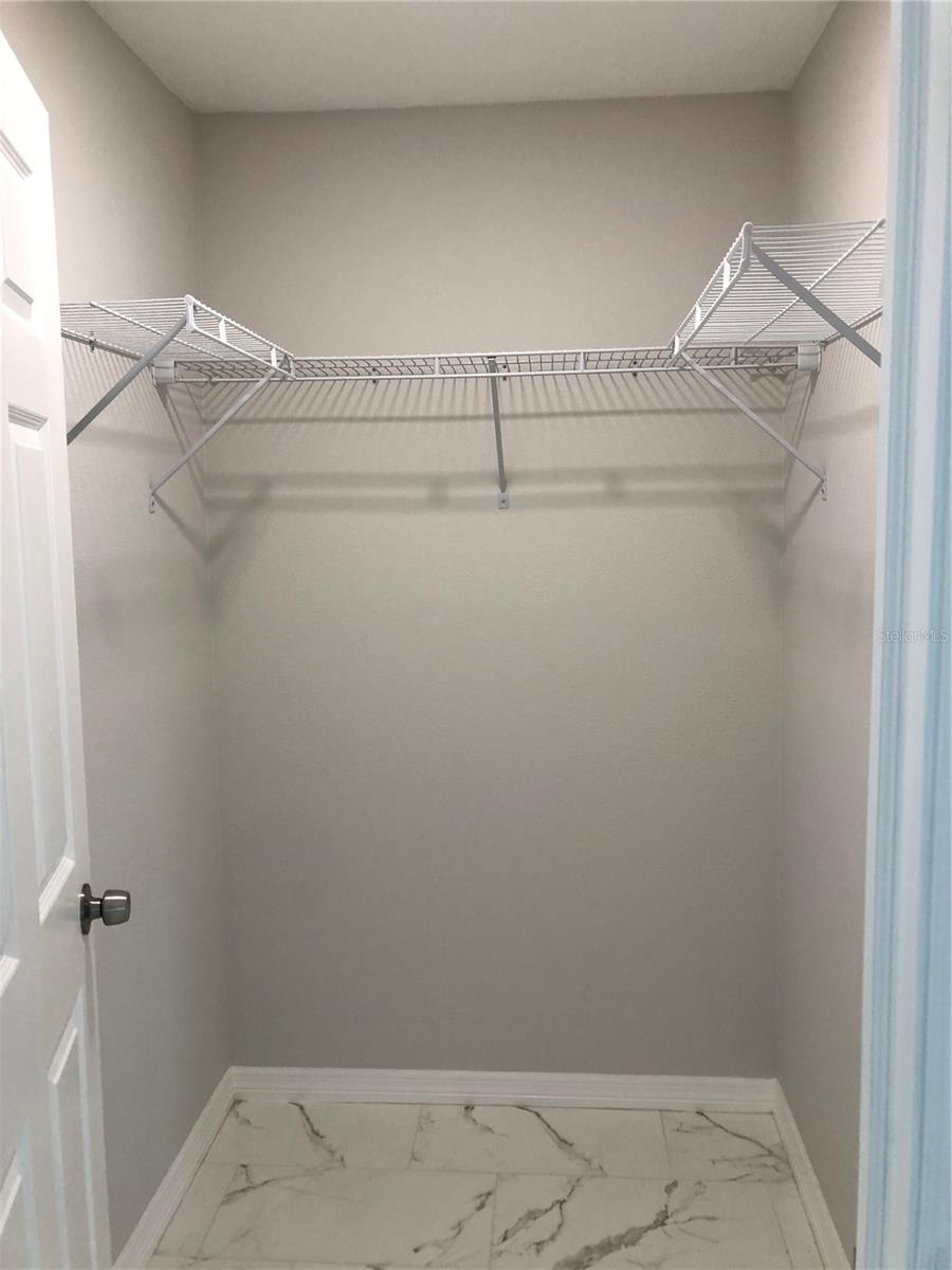 Image 18 of 25 For 345 Parkland Avenue