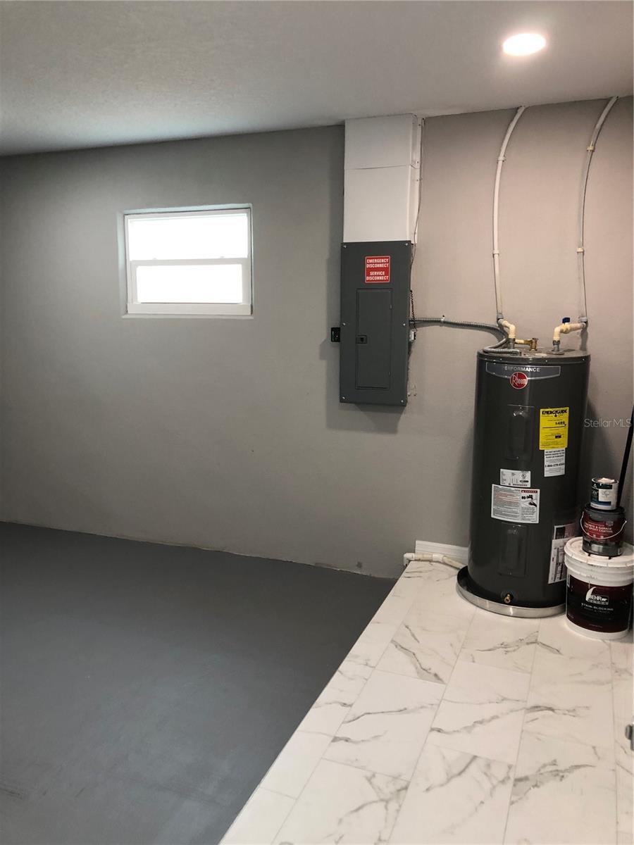 Image 22 of 25 For 345 Parkland Avenue