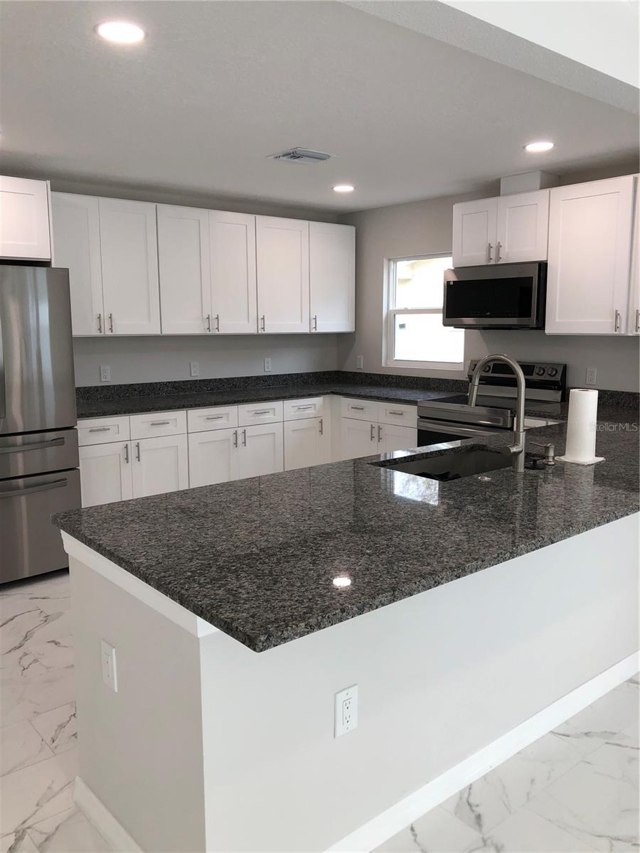 Image 6 of 25 For 345 Parkland Avenue