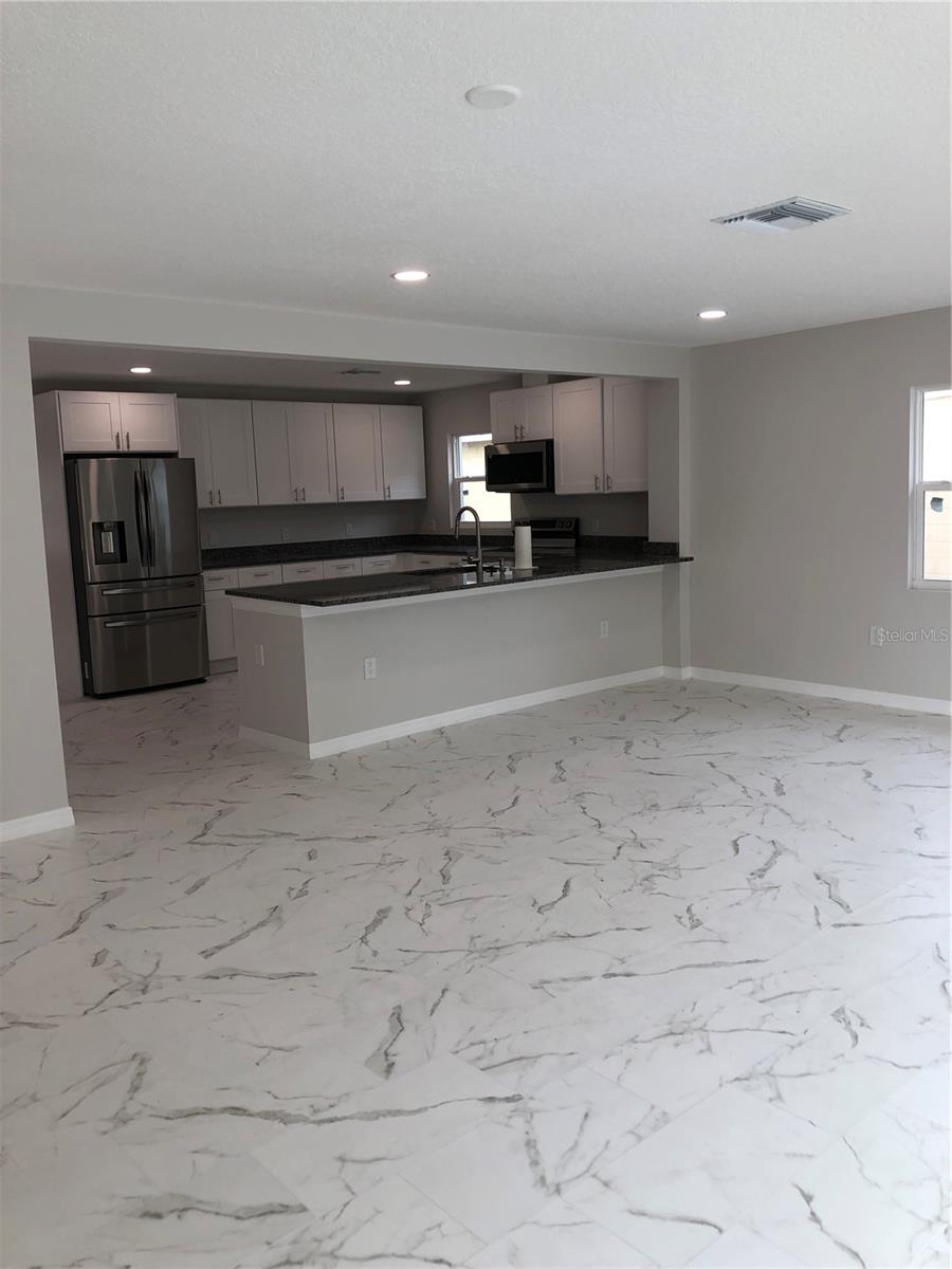 Image 7 of 25 For 345 Parkland Avenue