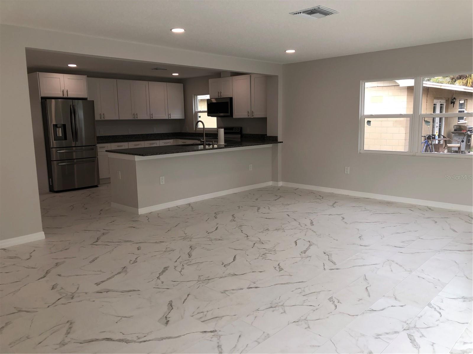 Image 8 of 25 For 345 Parkland Avenue