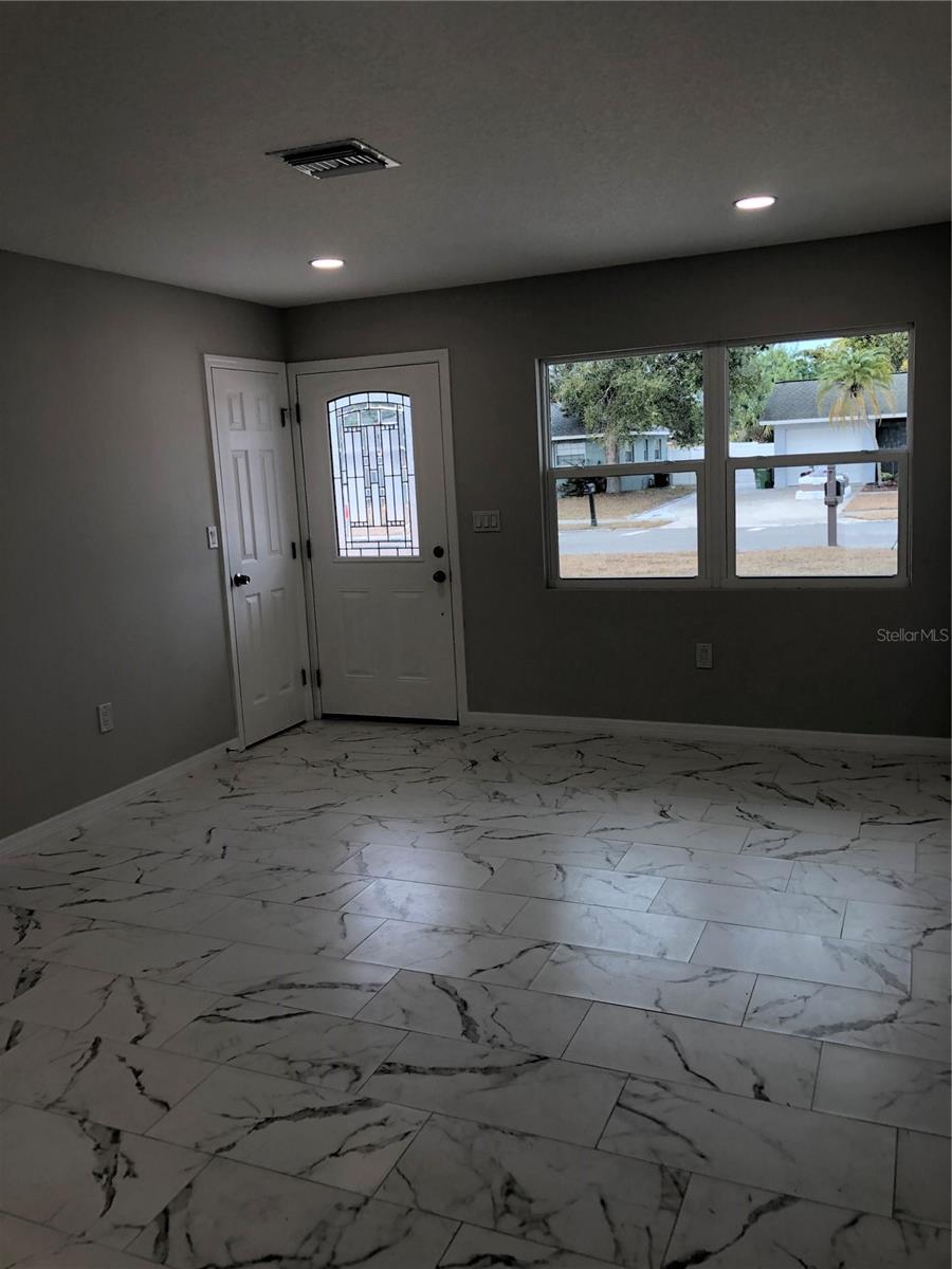 Image 9 of 25 For 345 Parkland Avenue