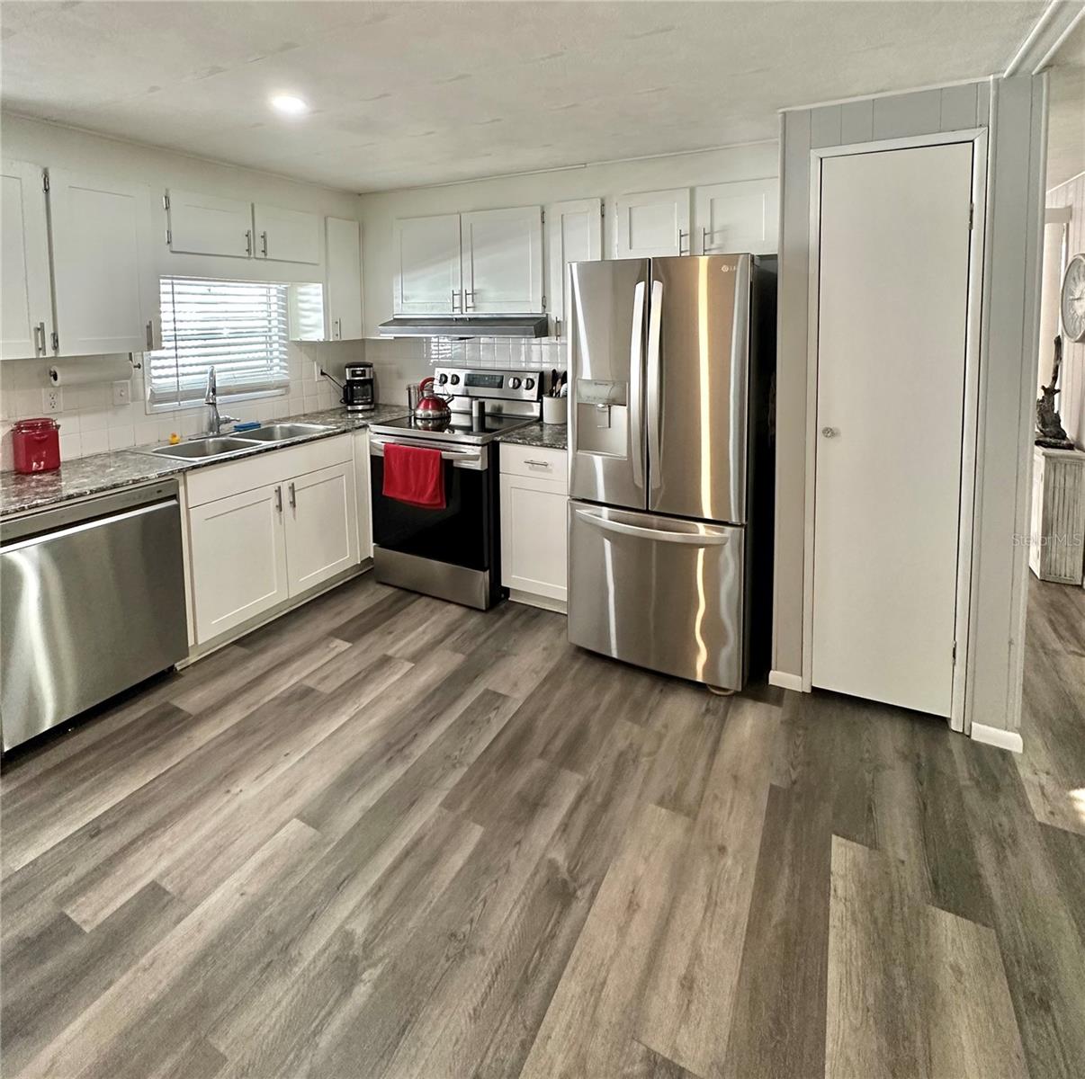 Image 16 of 61 For 5619 Bayshore Road 328