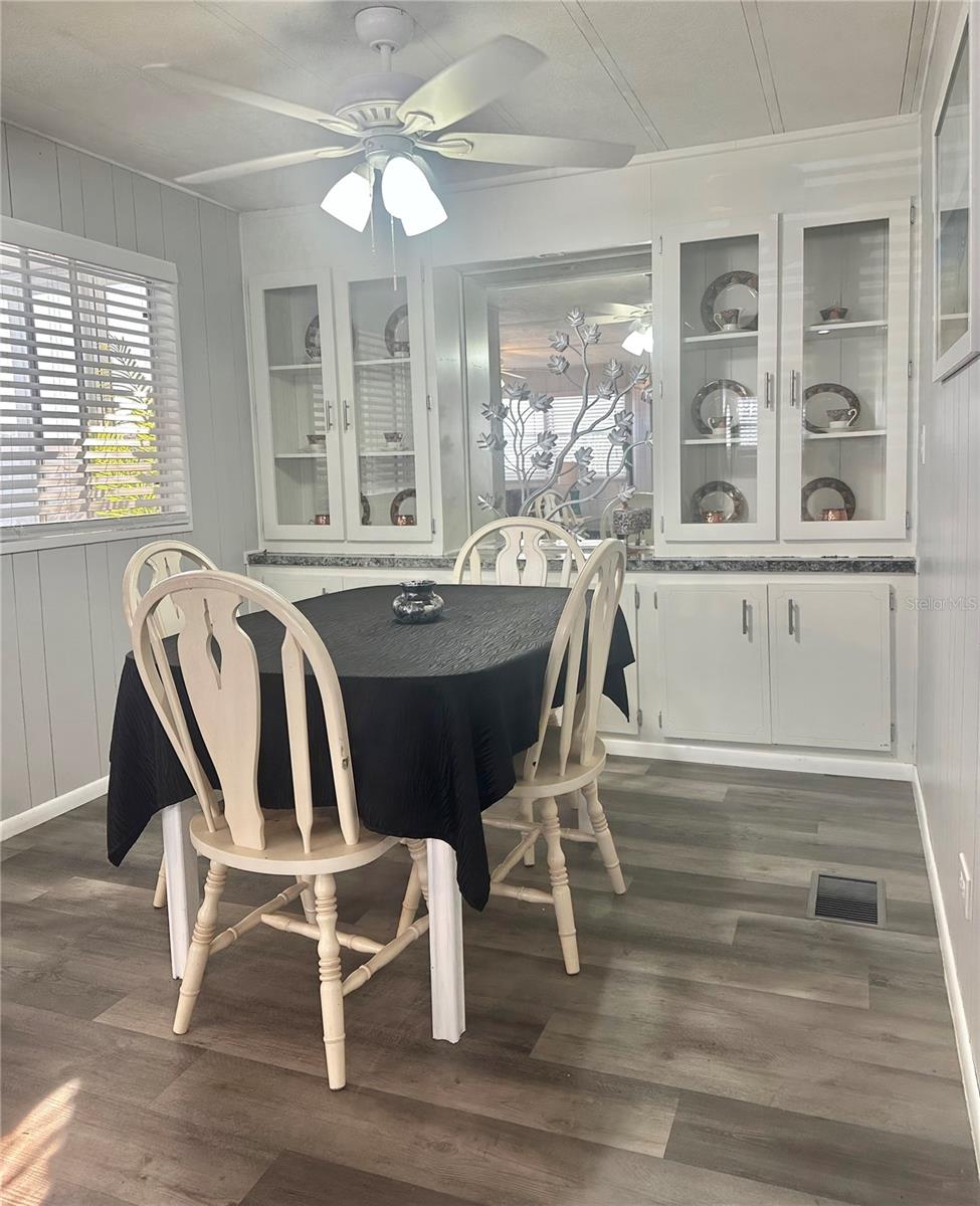 Image 17 of 61 For 5619 Bayshore Road 328