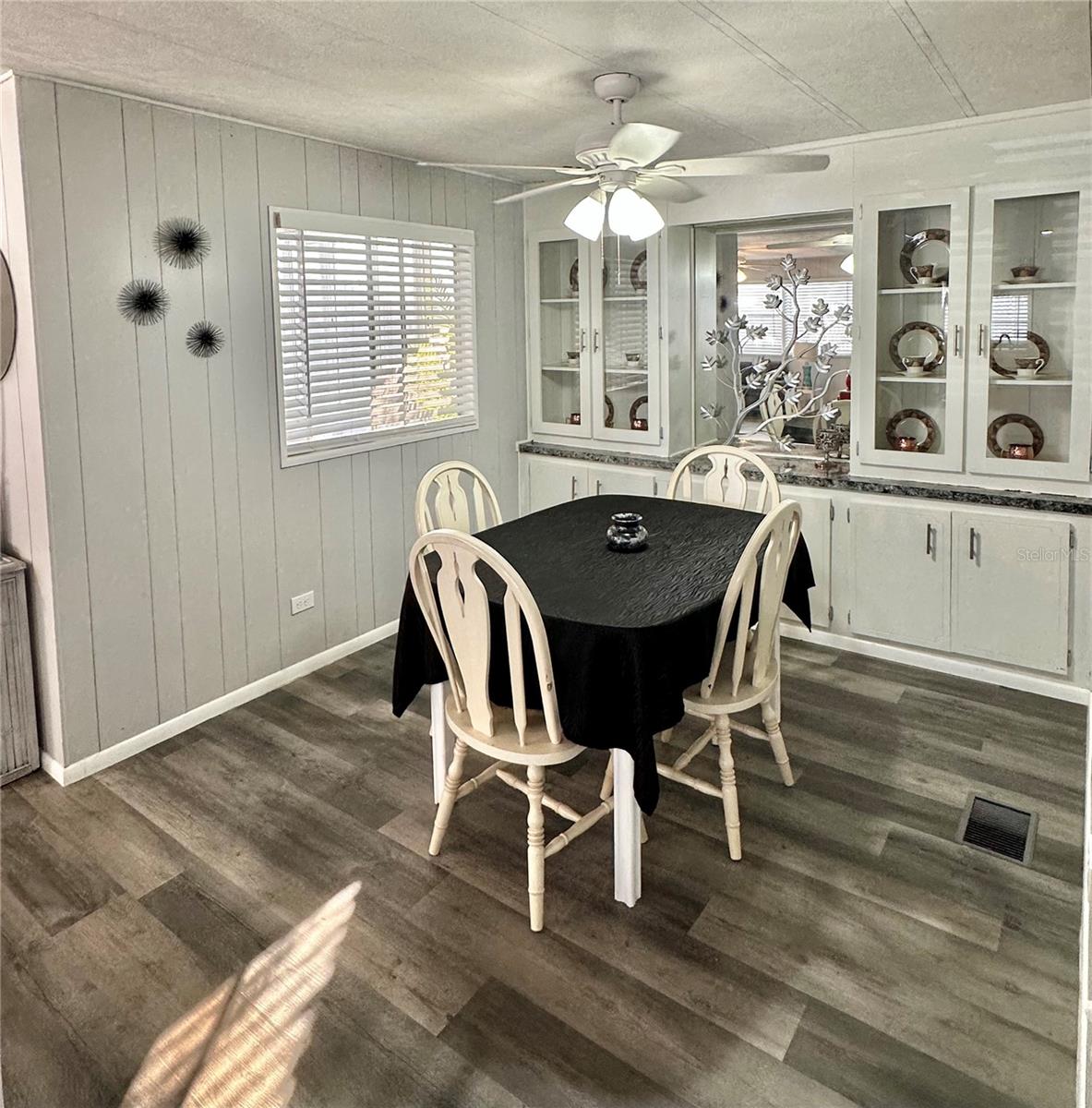 Image 18 of 61 For 5619 Bayshore Road 328