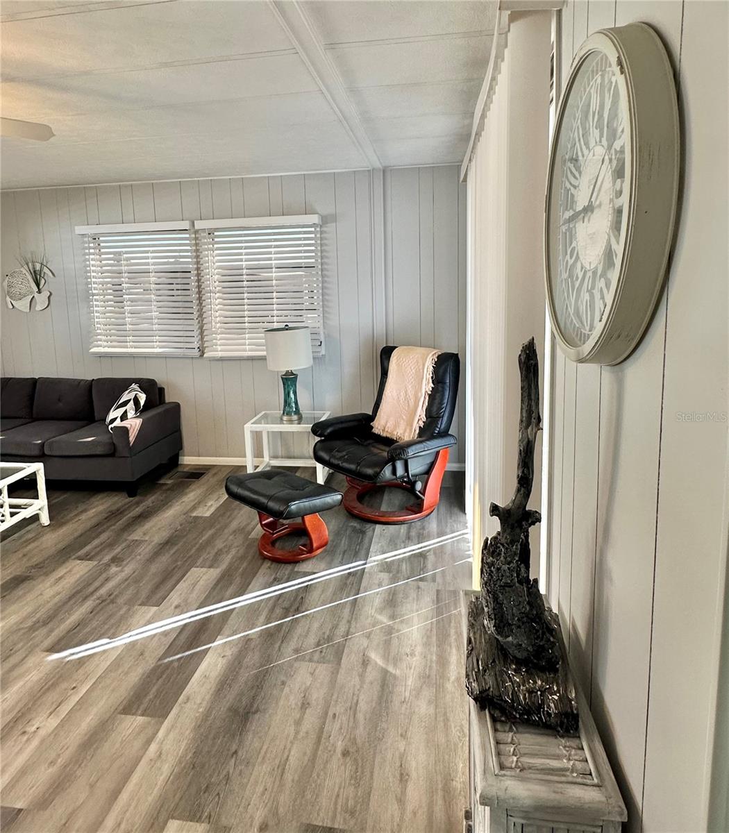 Image 20 of 61 For 5619 Bayshore Road 328