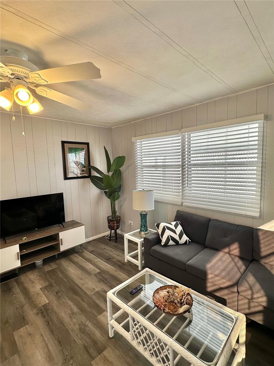 Image 22 of 61 For 5619 Bayshore Road 328