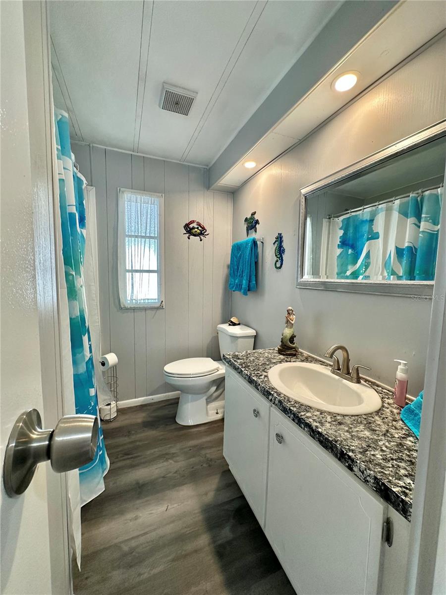 Image 26 of 61 For 5619 Bayshore Road 328