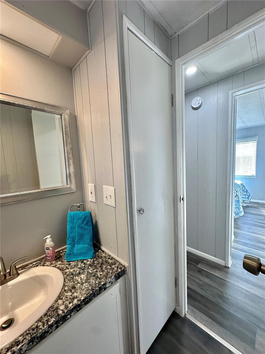 Image 29 of 61 For 5619 Bayshore Road 328