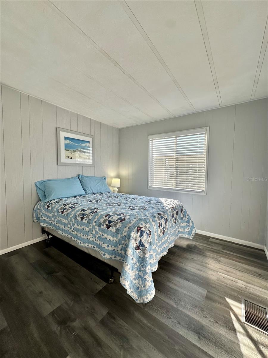 Image 31 of 61 For 5619 Bayshore Road 328