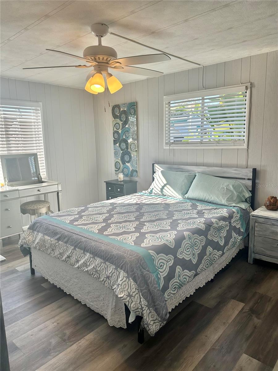 Image 32 of 61 For 5619 Bayshore Road 328