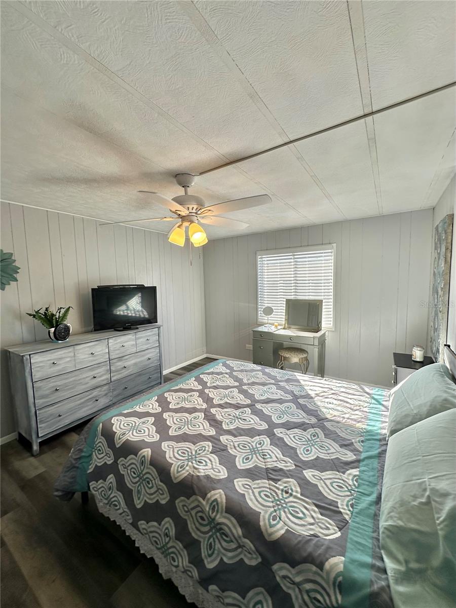 Image 35 of 61 For 5619 Bayshore Road 328