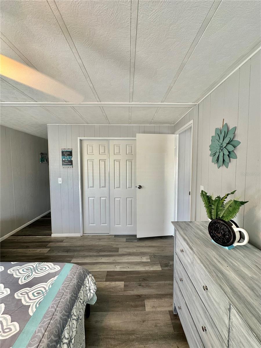 Image 36 of 61 For 5619 Bayshore Road 328