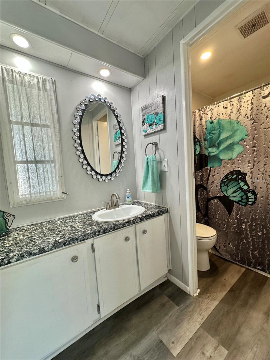 Image 39 of 61 For 5619 Bayshore Road 328